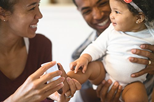 Hochwertiges Baby Handabdruck und Fußabdruck DIY-Set für Jungen und Mädchen mit schadstofffreier Farbe, kostbarem Bilderrahmen aus Holz und Acrylglas und Foto-Bereich – die ideale Baby Deko und das beste Babyparty Geschenk - 4