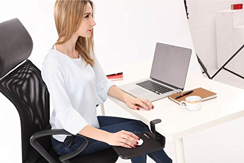 ERGONEER Leicht abnehmbare Rotating Mauspad Positionierung des neuen ergonomischen Mousing Bereich | Clamp-on-Maus-Plattform zu verstecken sich unter Schreibtisch | Swivel Mausablage für eine gesunde Haltung (Schwarze Seite)