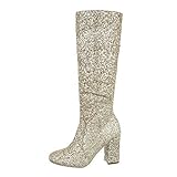 Was wäre die Modewelt ohne High Heel Stiefel für Damen? Denn diese machen so schöne lange Beine und verleihen dem Outfit den letzten Schliff. Eine zeitlose Schönheit steckt hinter den Modellen in Schwarz und Braun. Kniehoch oder mit Blockabsatz strahlen sie Attraktivität und Stil aus. Für ein wenig Eleganz eignet sich die Kombination mit engen, kurzen Röcken oder mit femininen Kleidern.