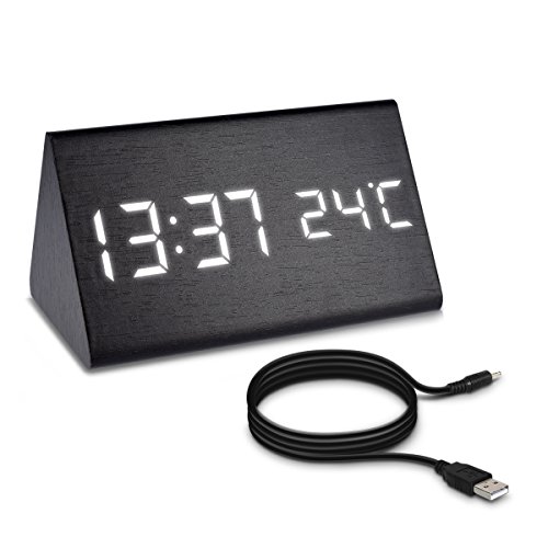 kwmobile Wecker Digital Uhr aus Holz dreieckig groß mit Geräuschaktivierung, Temperaturanzeige und Tastaktivierung in schwarz mit weißen LEDs