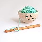 cuencos de cuarzo alquimicos  Cuenco para los Ovillos o Cuenco Lanero con Calado de Corazones y Decorado con un Degradado en Tonos Rosa. Con Enganche para la Pasar la Lana y Agujeros para Colocar las Agujas