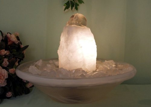 Eran - Zimmerbrunnen aus Edelstein mit Kugel - Bergkristall