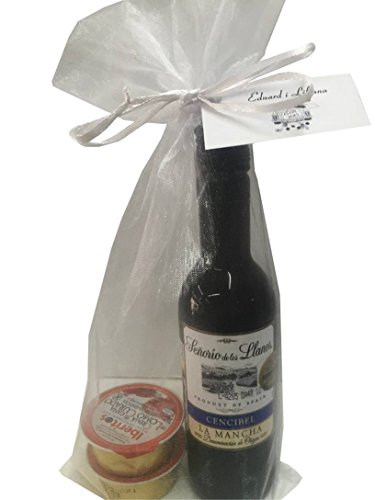 Recuerdo de comunión con vino Señorío de los Llanos y dos monodosis de patés en bolsa de organza (Pack 24 ud)