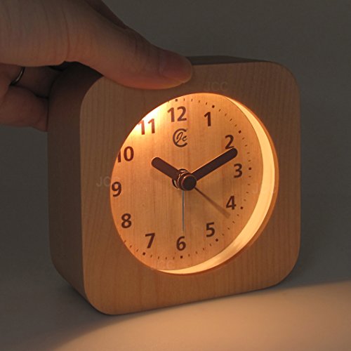 JCC arabischen Ziffern Quadrat Natur Holz nicht tickenden Sweep Analog Quartz Nachttisch Schreibtisch Wecker mit aufsteigender Lauter Alarm, Snooze und Nachtlicht-Funktion, batteriebetrieben (Brown Wood) - 3
