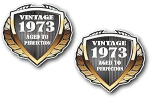 Sticar-It Ltd 2pcs Of 1973 Año Fecha Escudo Retro Clásico Vinilo Coche Casco de Moto Cafe Racer Pegatina Insignia Each 55x50mm Aprox.