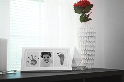Hochwertiges Baby Handabdruck und Fußabdruck DIY-Set für Jungen und Mädchen mit schadstofffreier Farbe, kostbarem Bilderrahmen aus Holz und Acrylglas und Foto-Bereich – die ideale Baby Deko und das beste Babyparty Geschenk - 6