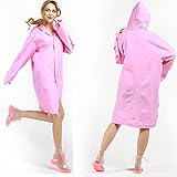 Diese Ponchos sind perfekt, um dich und deine Kleidung trocken zu halten! Sie sind leicht anzuziehen und zu tragen. Die Ponchos haben lange Ärmel und eine Kapuze, die den Großteil Ihres Körpers bedeckt, eine Größe passt am meisten.