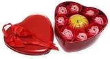 Ideal para la persona amada. Caja CORAZÓN, Manzana Y Rosas Rojas AROMÁTICAS Caja de Regalo con Encanto. Regalo Ideal para el Aniversario, el día de San Valentín y el día de la Madre. Regalo de Velas aromáticas.