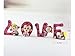 Produktbild DOOUYTERT Gut Miniatur Harz Buchstaben von"LOVE" Rose Affe Ornament für Gartenhaus Auto Dekoration (Pink)