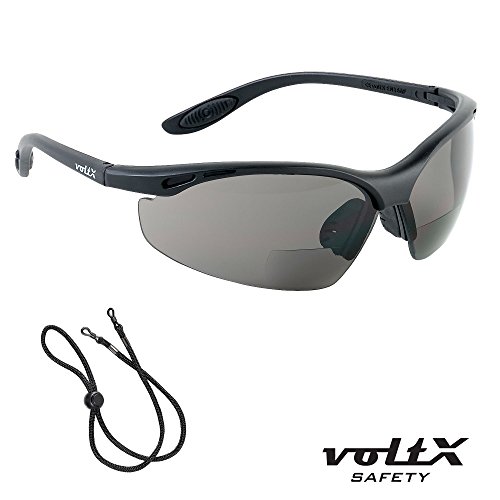 voltX ‘CONSTRUCTOR’ BIFOKALE Schutzbrille mit Lesehilfe CE EN166F zertifiziert/Sportbrille für Radler (RAUCHGRAUE +2.0 Dioptrie) enthält Sicherheitsband – Bifocal Safety Glasses