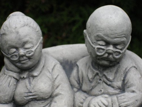 Nr.121 Steinfigur Mann Frau Oma und Opa 01 18 cm ca. 2,8 kg Frostfest Stein - 5