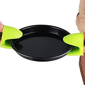 Mezons Hot Catchy Heat Resistant Kitchen Craft Silicon Oven Cooking Grab Mitt Glove Grip Barbeque and Cooking 1pc (Assorted Color)