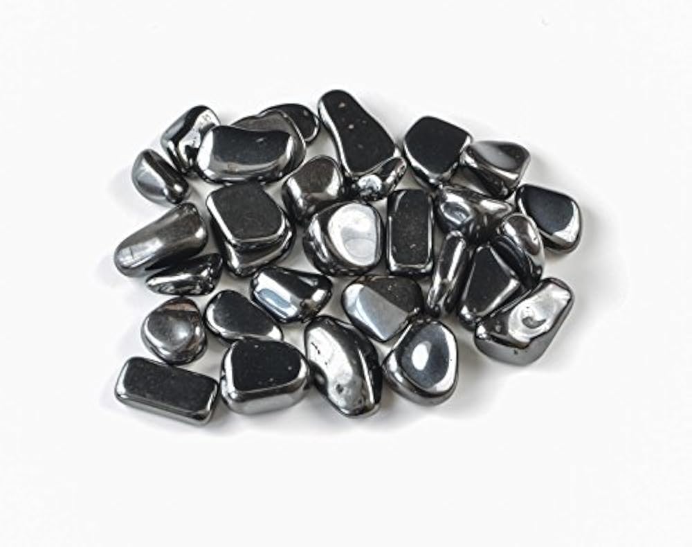 Гематит красный железняк. Яшма кровавик. Гематит название. Яшма кровавик. Гематит кровавик камень.