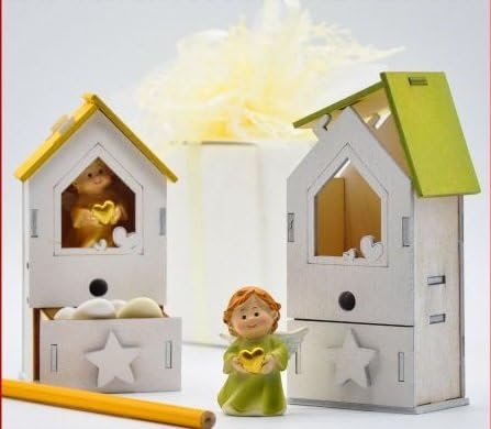 Pencil Sharpener Wooden House Shaped Box White with Yellow Roof, from a front finsetrella is visible a Gold Cherub Angel Holding a Heart in Two Colours, In the Lower Part A Pullers With Bone Star fomra Acts as a Portaconfetti, immediately Under The Hole For Pencils Star fomra Acts as a Portaconfetti, immediately Under The Hole For Pencils – Wedding Favours Birth, Christening, First Birthday, Throwing, Communion, Communion kit 3 pz. Bianco In Scatola