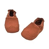 [Material]: Wildleder. Diese Babyschuhe bestehen aus einem schönen, flexiblen, weichen Leder und haben eine schützende, rutschfeste Sohle, durch die sich die Füße Ihres Babys natürlich bewegen und wachsen können.
