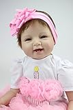 material reborn brasil La muñeca renacida fue esculpida de forma tan realista en vinilo suave para bebés para verse y sentirse extremadamente real para acurrucarse como tu bebé real. Ella tiene hermosos detalles pintados a mano, pestañas aplicadas a mano y mohair enraizados a mano para lograr el aspecto real del recién nacido. Utilice desenredante para que el cabello lo mantenga fresco en limpio.