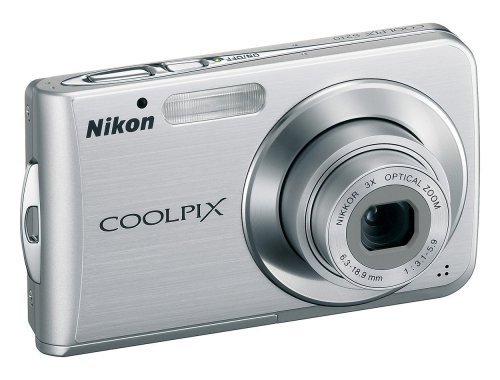 Nikon Coolpix S210 Digitalkamera (8 Megapixel, 3-fach opt. Zoom, 6,4 cm (2,5 Zoll) Display) silber Nikon Coolpix S210 Digitalkamera (8 Megapixel, 3-fach opt. Zoom, 6,4 cm (2,5 Zoll) Display) silber