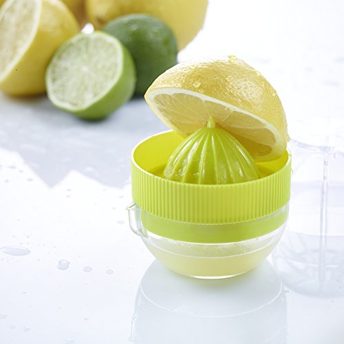 Westmark Kleine Zitruspresse mit Behälter und Deckel, Durchmesser: 7,2 cm, Fassungsvermögen: 100 ml, Kunststoff, Fresh and Fruity, Transparent/Grün, 30932280 - 2