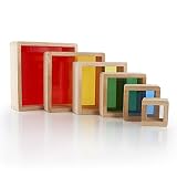Estructura de madera maciza con ventanas insertadas de acrílico de colores para mayores de 2 años.