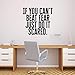Produktbild Wandtattoo aus Vinyl, Motiv: If You Can't Beat Fear Just Do It Scared. – 53,3 x 58,4 cm – Determination Decor Motivational Home Office Gym Fitness Athletics Training Schencil Adhesive (53 x 58 cm), schwarzer Text)