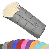 Der Fußsack ist innen aus kuscheliger Wolle und außen aus wasser- und schmutzabweisenden, hochwertigen Polyester hergestellt.