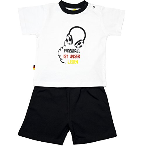 DIMO Kinder Fußball-Fan-Shorty, “Fußball ist unser Leben”, Deutschland Nationalmannschaft Kinder T-Shirt + kurze Fußball Sporthose Größe 86