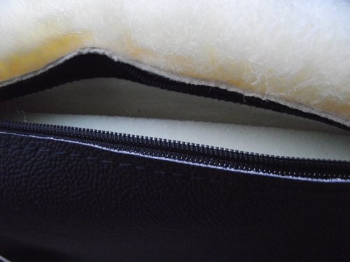 Sitzkissen zur Druckentlastung – Rollstuhlkissen / Rollstuhlauflage SPEZIAL – Echtes Lammfell / Lammfellkissen mit viskoelastischem Komponentenkern - 2