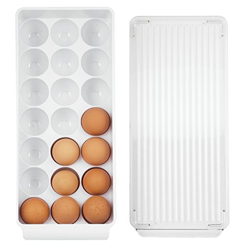 mDesign Eiereinsatz für Kühlschrank – riesiger Eierhalter aus Kunststoff – Eierbehälter mit Deckel für 21 Eier – weiß / transparent - 2