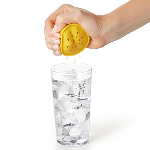 OXO Good Grips 11155900 Zitruspresse mit Aufbewahrungsoption, Silikon, gelb, 6,35 x 6,35 x 5,08 cm - 3