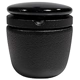 Der Skeppshult Swing Handmörser aus Gusseisen ist eine Kräutermühle und Pfeffermühle, die sich wunderbar für den Tischgebrauch eignet und auch ein Vorratsfach für zu mahlende Gewürze, Kräuter oder Pfeffer bietet