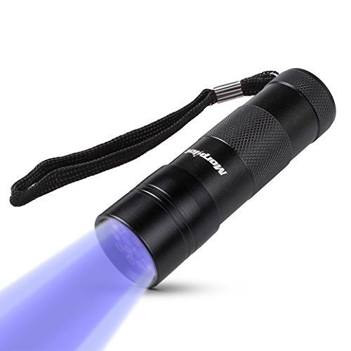 Schwarzlichtlampe Morpilot 12 LED UV Taschenlampe Schwarzlicht für eingetrocknete Flecken Ihrer Hunde, Katzen und Nagetiere auf Teppichen, Vorhänge , Gardinen, Möbel und anderen Stoffen ,sogar für Nagel trocken (Batterien nicht im Paket) [Energieklasse A+++]