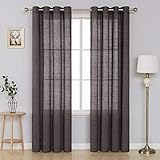 Die Vorhänge sind lichtdurchlässig