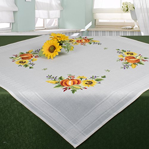 Bezaubernde Stickpackung " SONNENBLUMEN UND KÜRBIS " - Stickdecke 80 cm x 80 cm - Stielstich Plattstich Knötchenstich Nadelmalerei vorgezeichnet - Stickgarn aus 100 % Baumwolle - fertig gesäumt mit eingewebtem Zierrand - qualitativ hochwertig - zum Sofort-Loslegen - Mitteldecke 80 cm x 80 cm - zum Selbersticken - aus dem KAMACA-SHOP