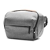 Die Außenseite besteht aus einem leichten, sehr widerstandsfähigen Nylongewebe mit einer Gewebestärke von 400D und einer wasserfesten DWR-Imprägnierung.