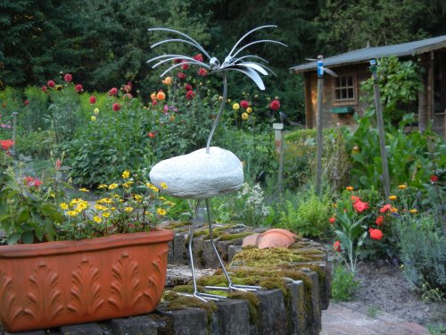 Albert stehend „Der Intelligente“ Gartenfigur und Gartendeko als Steinvogel aus Edelstahl Größe M Eisenfigur ca. 40 cm Design Tiedemann - 2