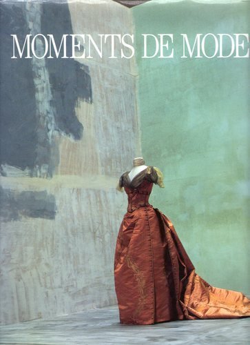 couverture de : Moments de mode &agrave; travers les collections du Mus&eacute;e des ar...