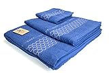 Juego de 3 toallas 100% Algodón. Gramaje de 380 g/m². El pack está compuesto por 1 toalla de bidé 30 x 45 cm, 1 toalla de lavabo 50 x 90 cm y 1 toalla de baño 100 x 140 cm.