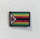 Tamaño: 4 x 3 cm. Parche bordado con la bandera de Zimbabwe para planchar o coser