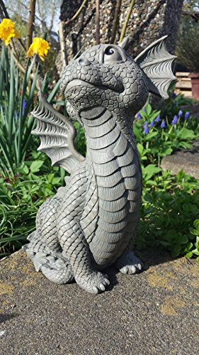 Süsser Gartendrache schaut nach oben Drache Figur Gartenfigur