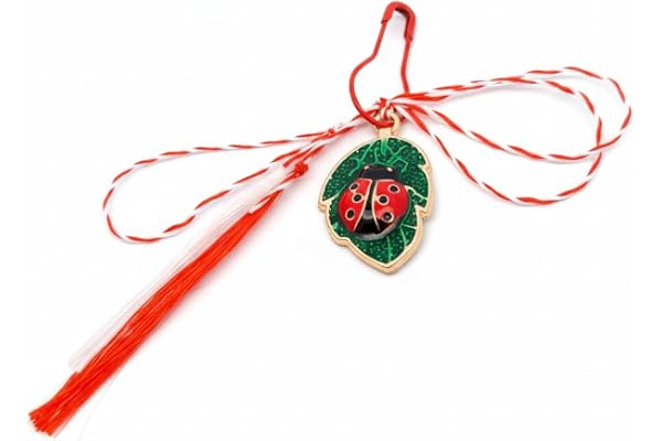 Kampsport Martisoare Martenitsa Baba Marta. Guldpläterad nyckelpiga på löv kampsberlock – traditionell rumänsk vårgåva, En storlek, Mässing, Ingen ädelsten