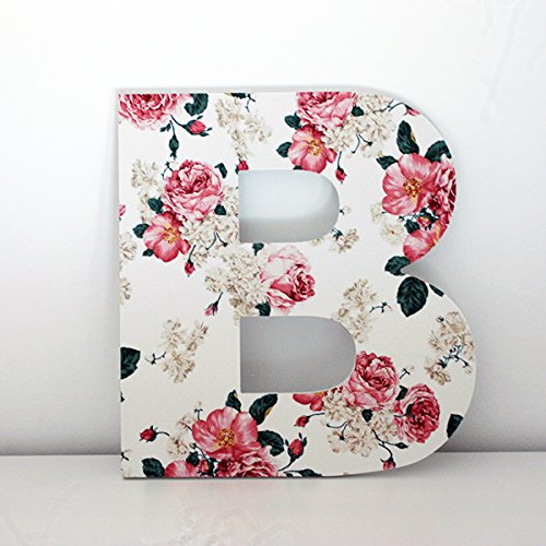 Letras decorativas B con frontal de flores rosas. Altura 30 cms