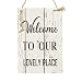 Produktbild Wand Deko Holzschild mit Spruch im Shabby Chic Vintage Stil (29x20x0,5cm) - Welcome to Our Lovely Place - die Geschenkidee