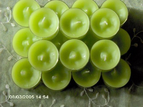 20 Dänische Teelichter im Acrylcup, hellgrün