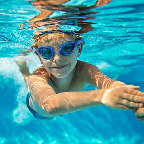 AUSGEZEICHNET: Kinder Schwimmbrille „Swim Talent“ von Sportastisch :: 3 austauschbare Nasenbrücken für 100% perfekte Passform :: Anti-Beschlag-Schutz für kristallklare Sicht :: INKLUSIVE Nasenschutz & Ohrstöpsel & Hülle :: geprüfte Markenqualität :: Wettkampf-tauglich :: ideal für Kinder von 4 bis 14 Jahre :: Exklusives Design :: leicht verstellbarer Verschluss :: kostenloser Bonus: E-Book „Schwimmtraining“ :: inklusive 3 Jahren Sportastisch Produktgarantie - 5
