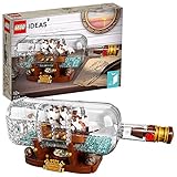 Enthält eine Flasche, ein Schiff und einen Präsentationsständer aus LEGO  Steinen.