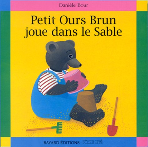 Petit Ours Brun joue dans le sable