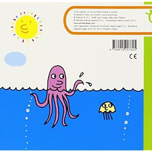 La vaca Sara aprende a nadar