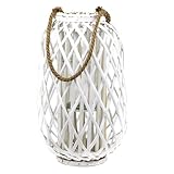 Für mehr Harmonie und Gemütlichkeit. Die Rattan-Laterne, in der eleganten Farbe Weiß, lässt jedes Zimmer behaglich und heimisch wirken. Sie zeichnet sich durch ihr rustikales und dennoch geschmackvolles Design aus.