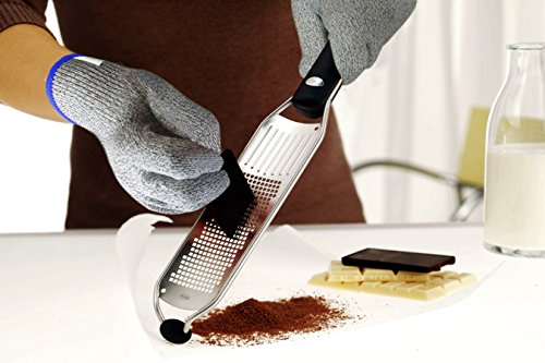 SimpliFine Lebensmittelsichere Schnittschutzhandschuhe, medium. Am Besten geeignet für die Verwendung mit einer Mandoline oder Reibe und zum Schneiden mit Messern, um Verletzungen zu vermeiden. Level 5 Schutz der professionalen Klasse. - 7