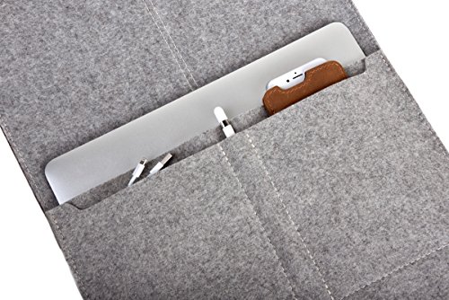 ALMWILD Apple Macbook Pro 13 Hülle, Tasche (Touch Bar, Touch ID), Macbook 12 (Mod.2017). Aus echtem Rinds- Leder und 100% Woll- Filz. Case in Alpstein- Grau mit magnetischer Umschlagklappe aus Echt- Leder in Braun. In Bayern handgefertigt - 2